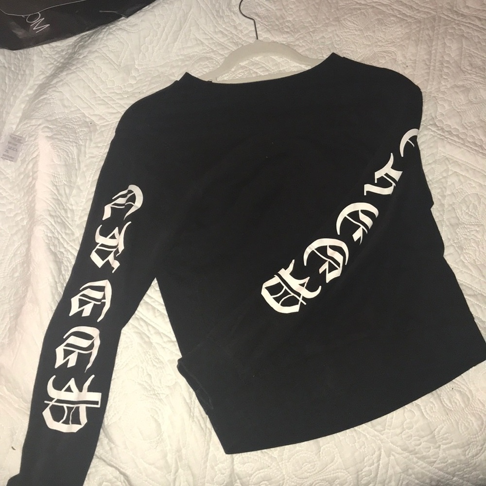 Long-sleeved “Creed”